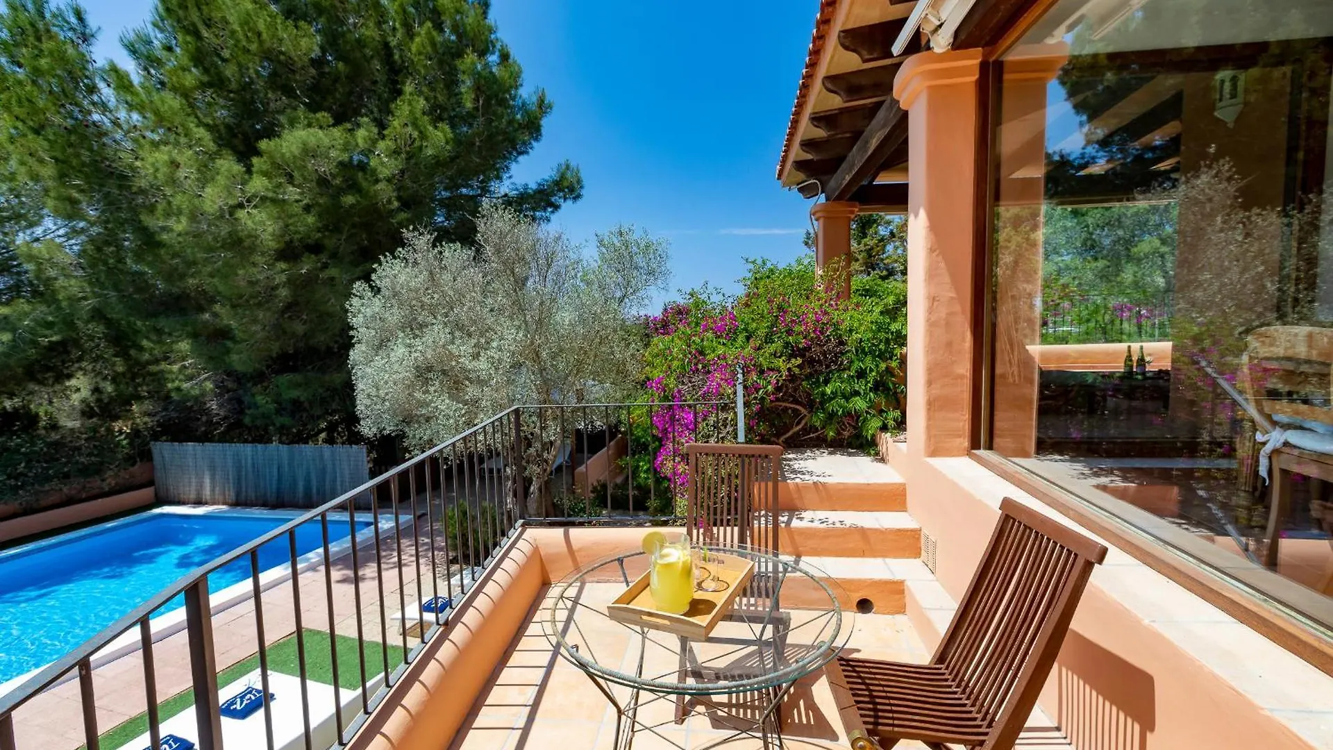 Villa In San Rafael Sleeps 12 San Antonio