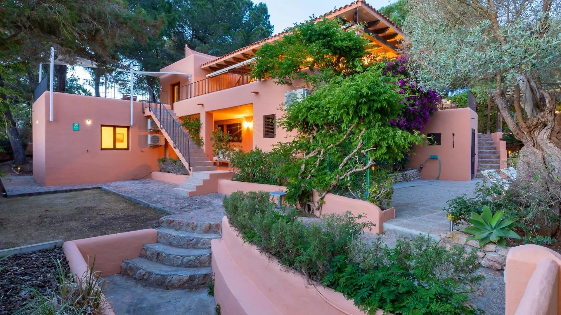 Villa In San Rafael Sleeps 12 San Antonio