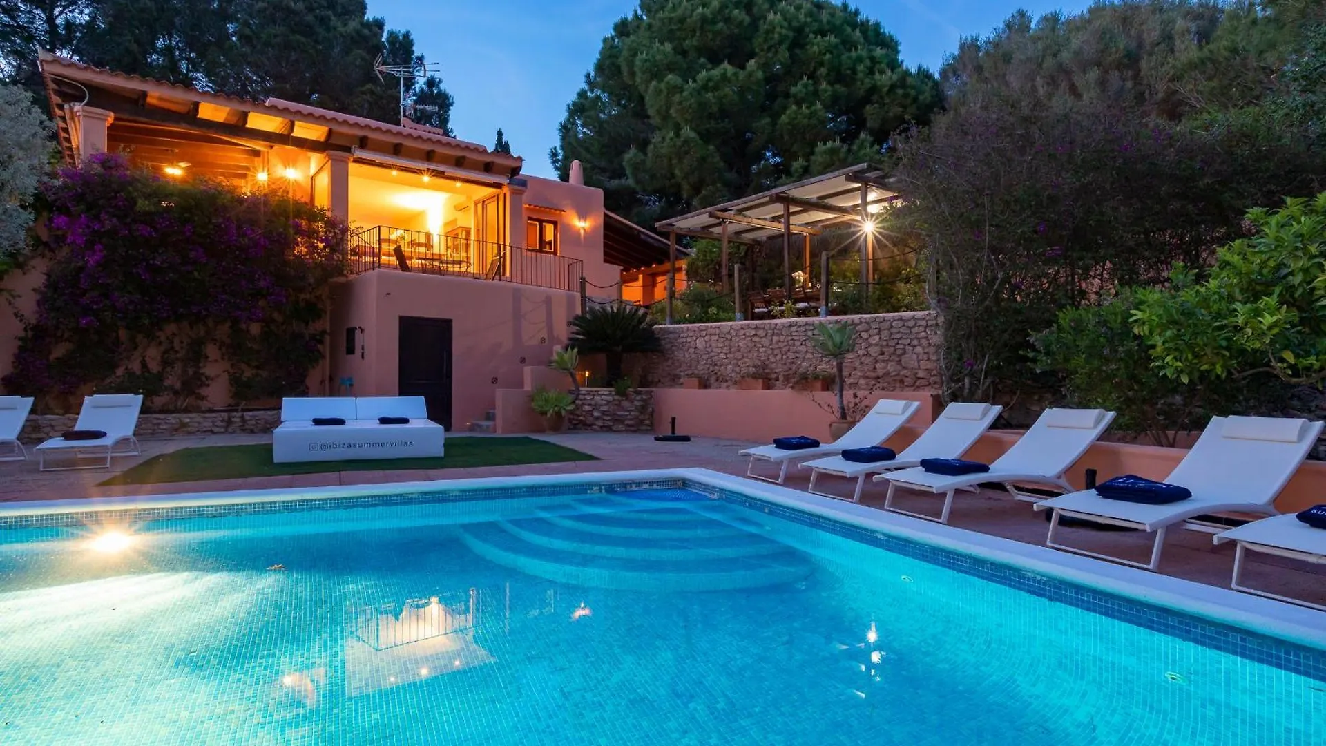 Villa In San Rafael Sleeps 12 San Antonio  San Antonio (Ibiza)