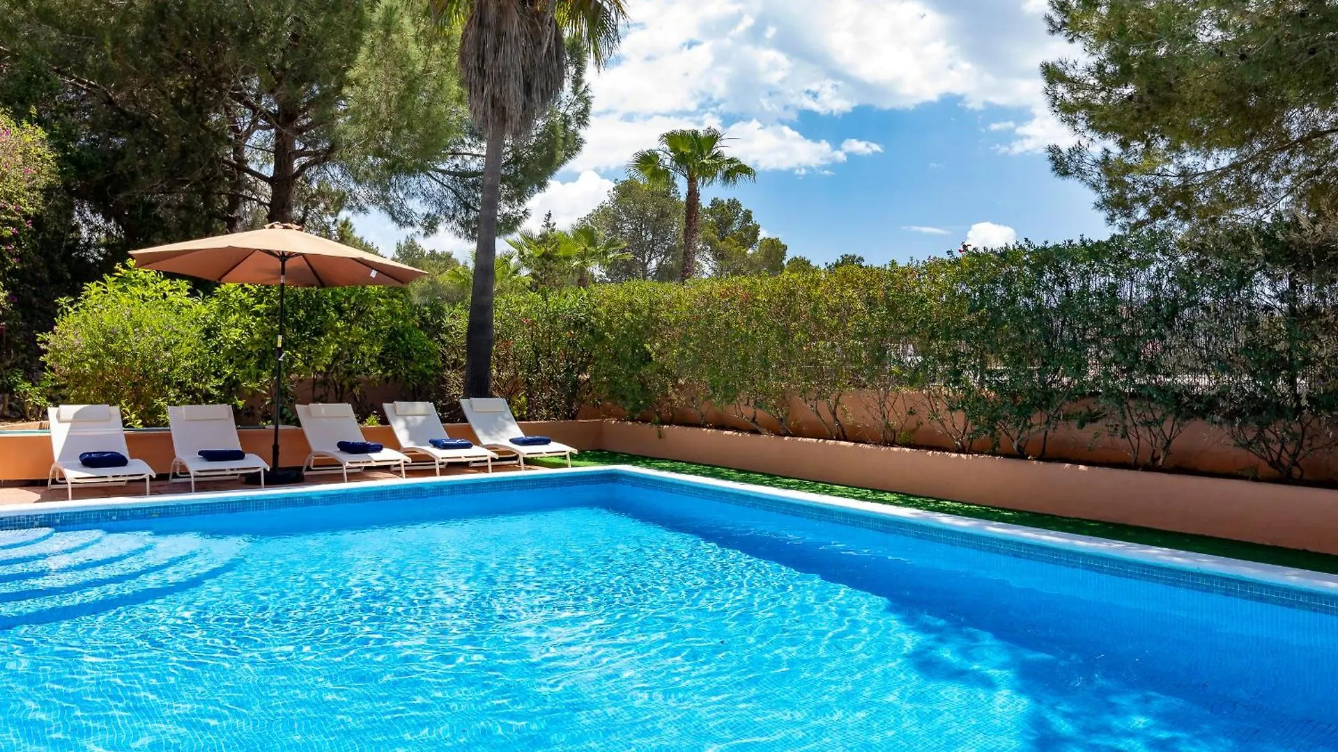 Villa In San Rafael Sleeps 12 San Antonio