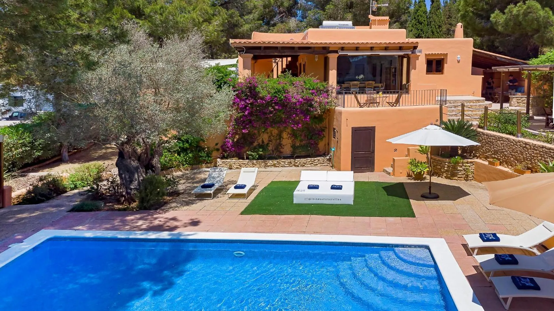 Villa In San Rafael Sleeps 12 San Antonio