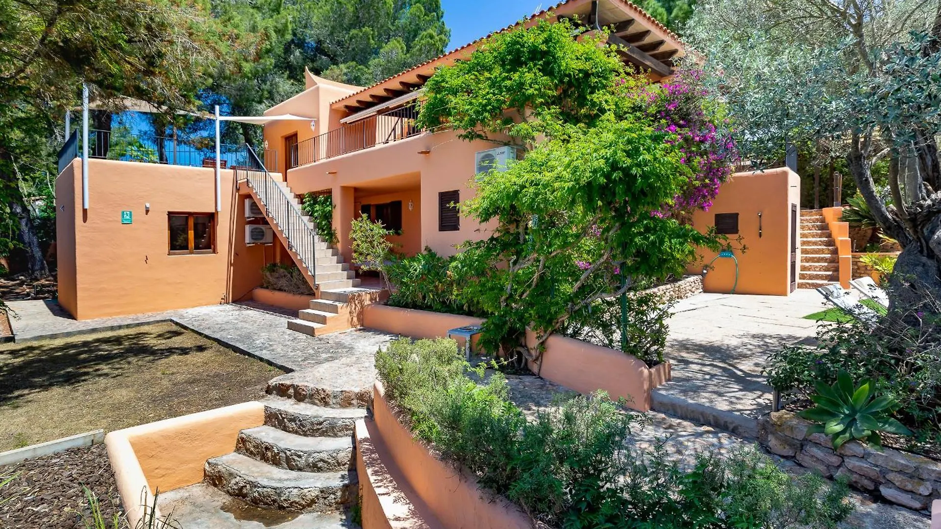 Villa In San Rafael Sleeps 12 San Antonio